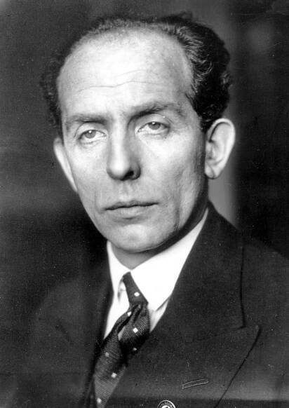 Dr. Roland Freisler<br />

