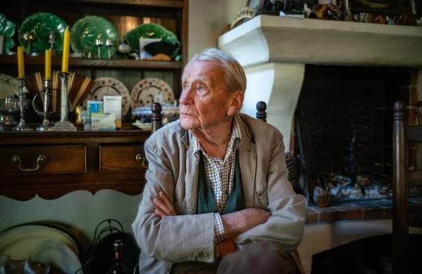 Christopher Tolkien, Keeper of His Father’s Legacy, Dies at 95