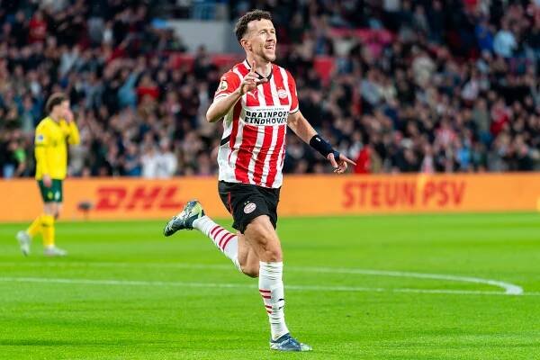 Ivan Perisic of PSV Eindhoven celebrating a goal.