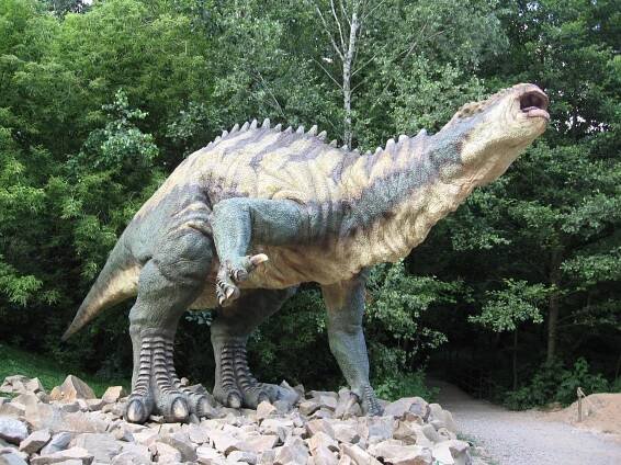 Soubor:Prehist. 05(dinopark vyškov cz.).jpg – Wikipedie