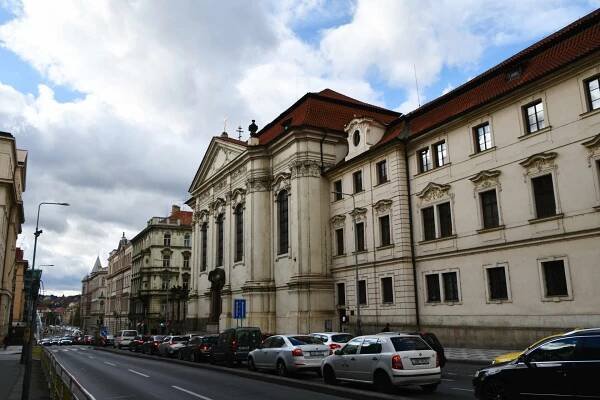 Praha - Kostel sv. Cyrila a Metoděje v Resslově ul. | Via Dientzenhofer