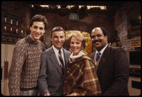 Soubor:Bob Saget, Rolland Smith, Mariette Hartley, Mark McEwen.jpg