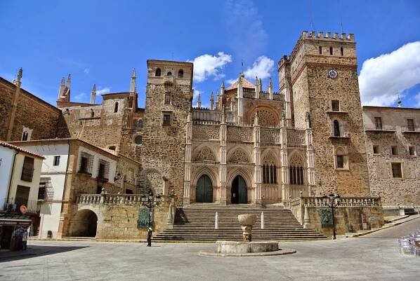 Soubor:Guadalupe, Cáceres, Spain - panoramio (5).jpg