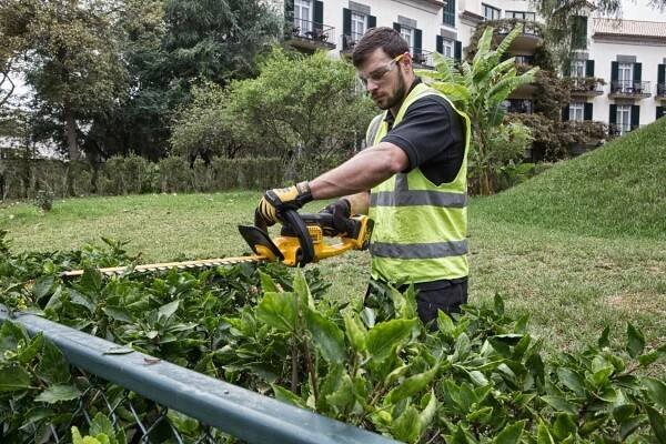 DEWALT NŮŽKY DCM563PB NA ŽIVÉ PLOTY 18V BEZUHLÍK, BEZ AKU | ELKOV elektro a.s.