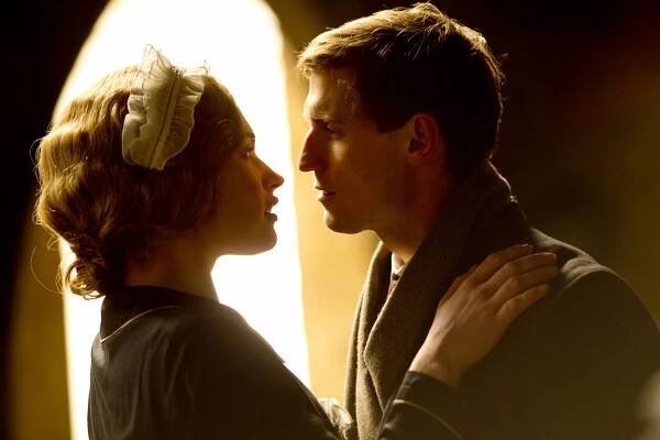 Panství Downton - Epizoda 2 - Z filmu - Lily James, Jonathan Howard