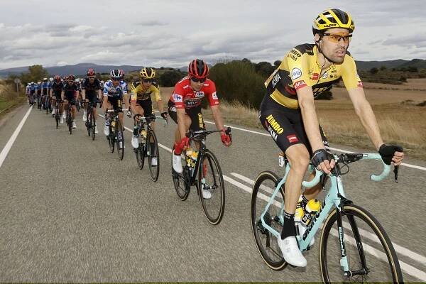 Cycling: Vuelta EspaÃ±a 2020 / Tour Spain 2020 / 2 Etapa / 2 Stage / 
BUNCH / PELOTON / ROGLIC, Primoz (SLO) DUMOULIN, Tom (NED) /
Pamplona - Lekunberri (151,6 km) 21-10-2020/
Vuelta EspaÃ±a 2020 / Tour Spain 2020 / 2 Etapa / 2 Stage /
Luis Angel Gomez 
Â©PHOTOGOMEZSPORT2020