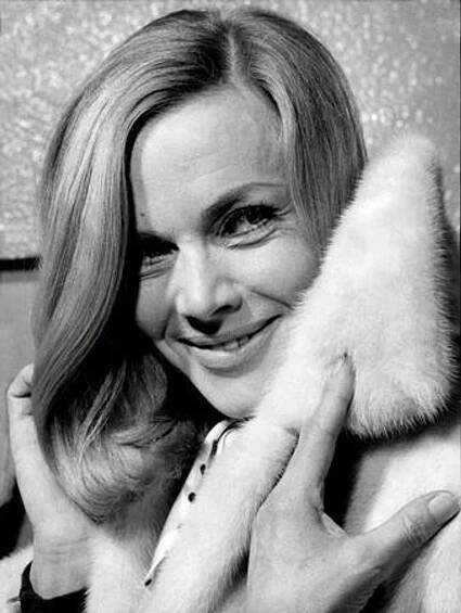 38615412-Honor Blackman, Actress. REXSCANPIX.
