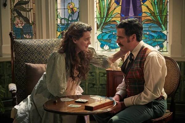Houdini and Doyle - In Manus Dei - Z filmu - Louise Delamere, Stephen Mangan
