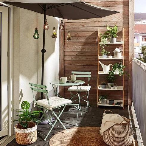 Malý balkon. 25 tipů, které vám ukážou, jak zařídit i ten nejmenší z nich