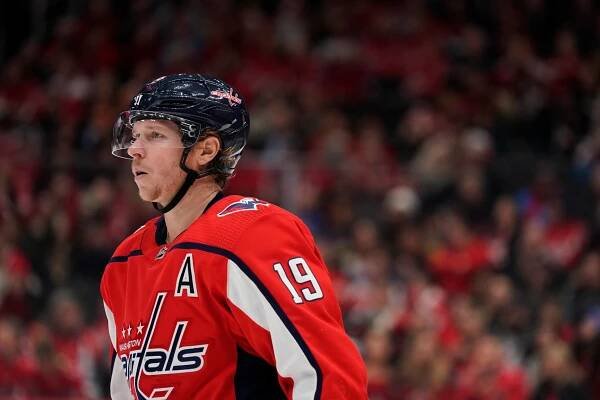 Swedish Athlete Nicklas Backstrom Side Angle Shot Wallpaper
