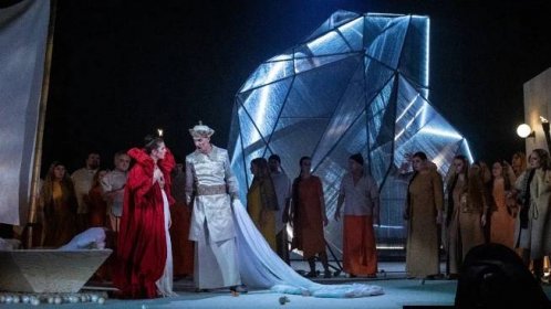 Opera 2022 a Lovci perel: Propracovaný celek a orientální povrchnost