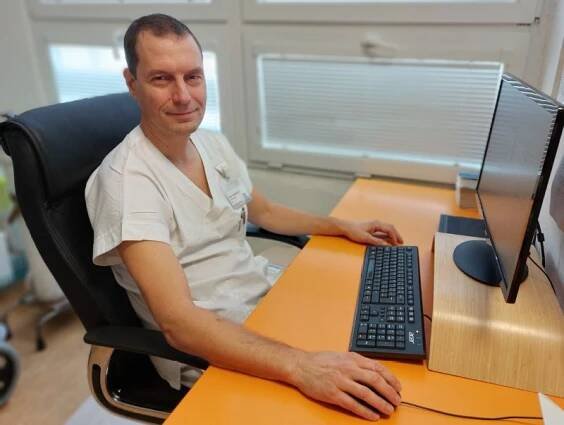 Závislost na alkoholu devastuje stále mladší ročníky,“ říká kardiolog Nemocnice AGEL Bruntál MUDr. František Novák