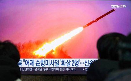Severokorejská strategická střela Hwasal-2 při včerejším odpalu. Foto: Profimedia