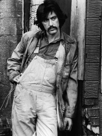 Al Pacino leans against a building in a scene from the film 'Serpico'