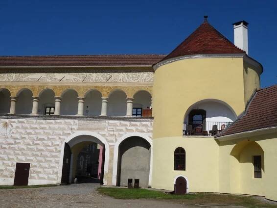 Zámek Krnov - otevírací doba, akce, ubytování, prohlídky, vstupné, foto, počasí