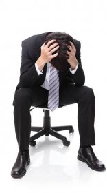 Frustrovaný obchodní muž sedící — Stock obrázek