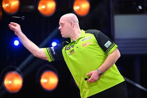 Michael van Gerwen und "Pikachu" Pietreczko kämpfen bei der "Promi-Darts-WM" um den zweiten WM-Titel des...