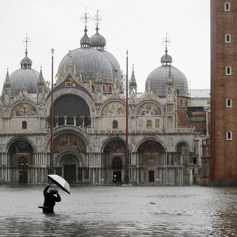 Venice flooding: What does the extreme weather mean for tourists?