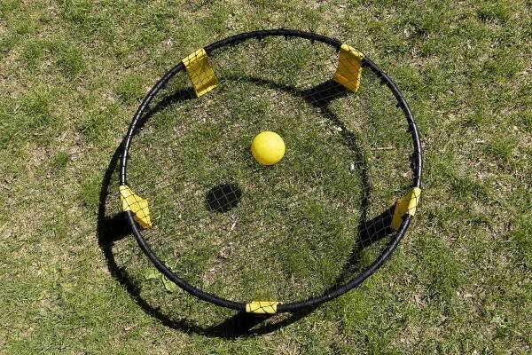 Sommertrend Roundnet: Spikeball & Co. im Check 16