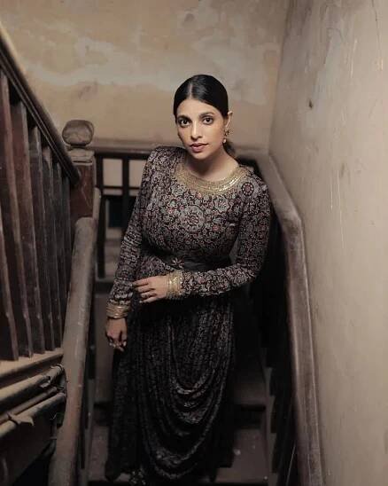 Santhi Mayadevi: 10 Dazzling Photos That Highlight Their Unique Style and Personality 22