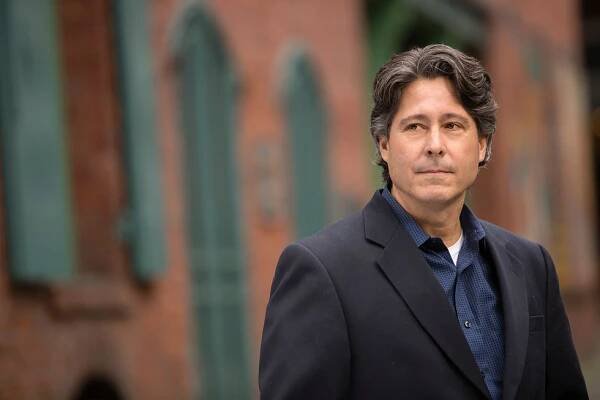 Author Photos | Robert Dugoni