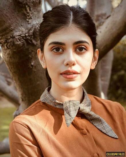 Sanjana Sanghi Wiki, Age, Movies, Height and Biography 17