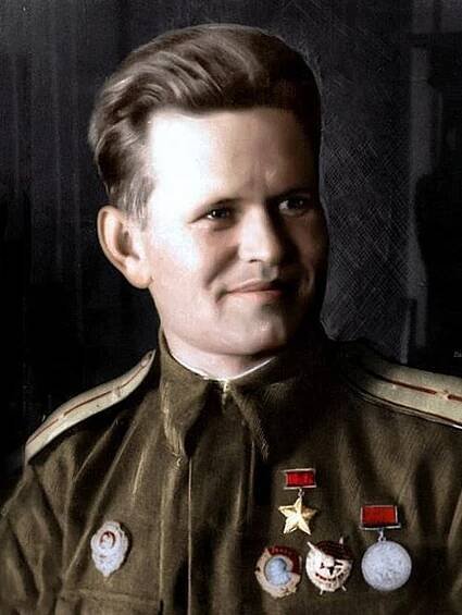 Zajcev, Vasilij Grigorjevič - Vasilij Zajcev krátce po vyznamenání Hrdinou Sovětského svazu (1943).