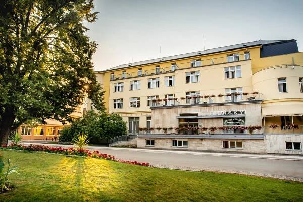 Taneční večer s K-Music · pá 1. 8. 19:00 – 22:00 · Kavárna Hodiny · Akce již proběhla · Lázně Poděbrady, a. s.