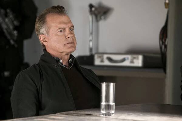 Stephen Collins - Falling Skies - At All Costs - Z filmu