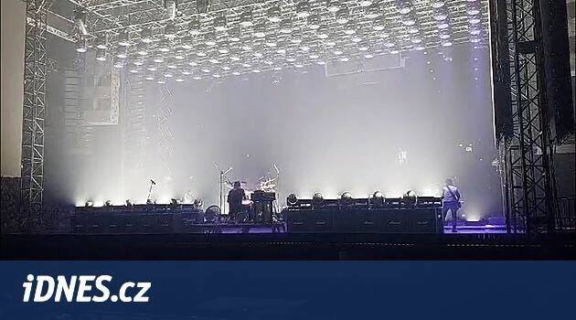 Koncert Kabátů v Pardubicích „přerušila“ fyziologická potřeba - iDNES.tv