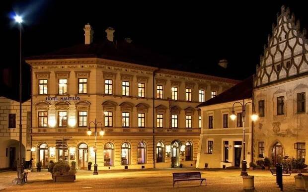 Čtyřhvězdičkový Hotel Nautilus v historické budově s jedinečným výhledem na centrum Tábora