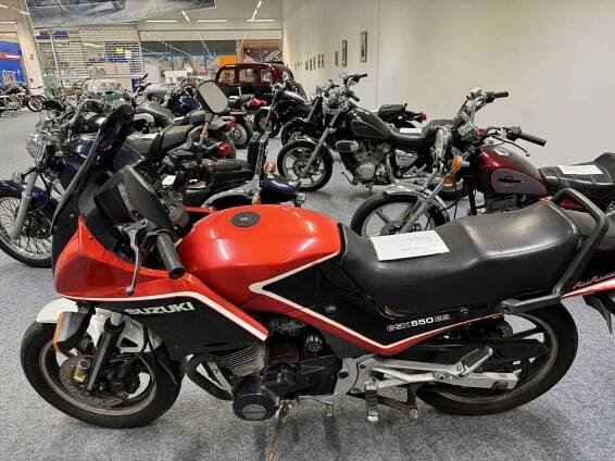 Suzuki GSX 550 ES (1988) - TipMoto.com