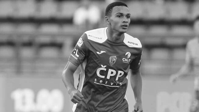 Náhlá smrt fotbalisty Pardubic. Ještě v pátek seděl na střídačce