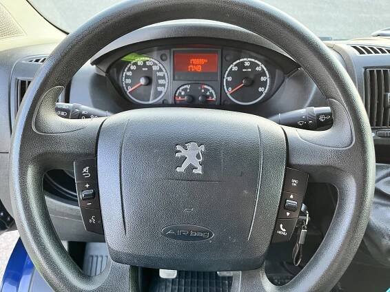 Peugeot Boxer 9 míst - Dodávky Morava.cz