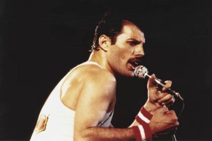 Rock star Freddie Mercury (1946 - 1991) performs with Queen at the Milton Keynes National Bowl, June 1982. (Photo by Graham Wiltshire/Getty Images)