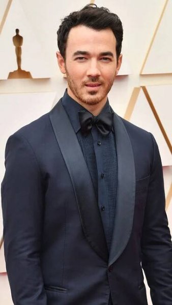 Kevin Jonas Bio Pic
