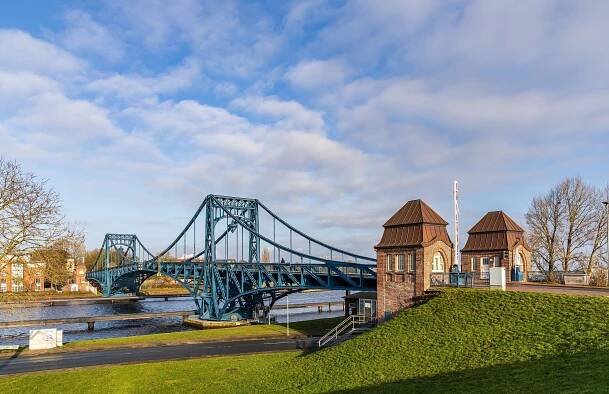 Soubor:Kaiser-Wilhelm-Brücke (Wilhelmshaven)-msu-2020-0142.jpg
