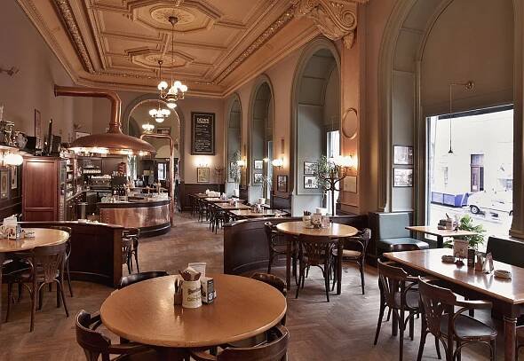 Pilsner Urquell Original Restaurant DEMÍNKA - To miluju - vývoj webů a fotografování s láskou.