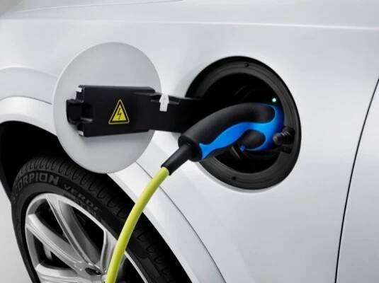 Volvo XC90 Plug-in hybrid: 7 míst, 400 koní