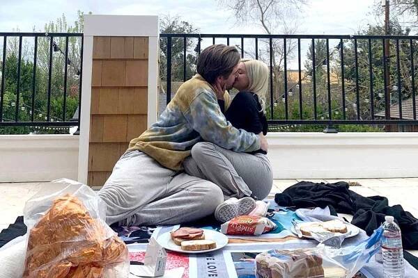 Ariel Winter Celebrates Her 23rd Birthday with a Picnic and a Kiss from Boyfriend Luke Benward