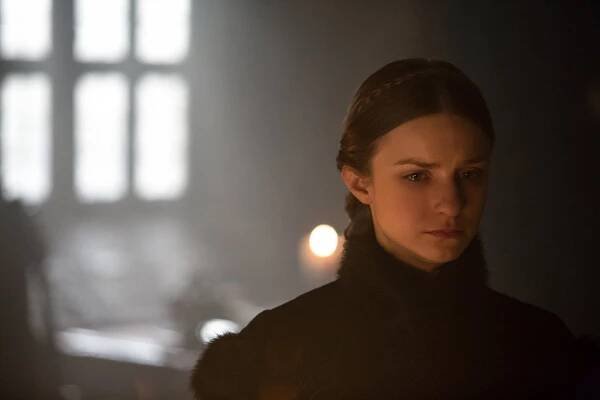 Bílá královna - Jed a sud červeného vína - Z filmu - Faye Marsay