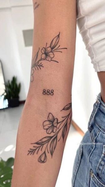Pin by バレリア on Tattoos | Forearm tattoo women, Tattoos for women flowers, Outer forearm tattoo