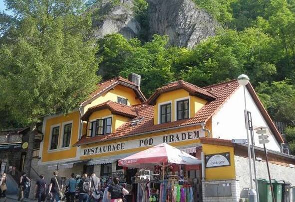 Pod hradem Karlštejn