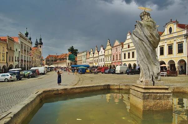 Soubor:Náměstí Zachariáše z Hradce, Telč (09).jpg – Wikipedie
