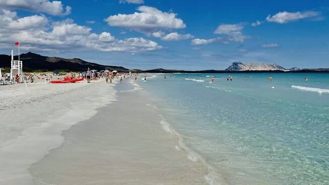 Krásný pohled na pláž La Cinta, Sardinie