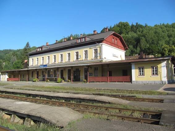 Soubor:Bečov nad Teplou, nádraží 1.jpg – Wikipedie