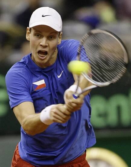 Berdych si v Brisbane zahraje semifinále, Heninová finále