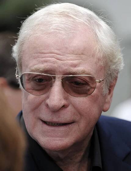 Michael Caine slavil 90! Bral jsem všechno a pil až tři lahve vodky za den, přiznává hvězda Žižky