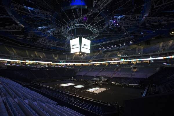 Světové hvězdy čeká v O2 areně nejčernější kurt světa. Podívejte se