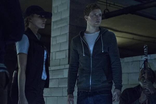 Bojana Novakovic, Jonny Weston - Beyond Skyline - Z filmu